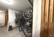 Eine helle, renovierungsbedürftige 3-Zimmer Dachgeschosswohnung &amp; PP // A bright, 3-room attic apartment in need of renovation &amp; parking //