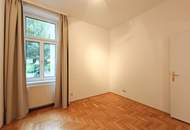 Nähe Hugo-Wolf-Park: Charmante Altbauwohnung mit Erker + Gegliederte Fassade + zentraler Grundriss + Familien- und WG-Geeignet