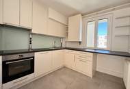 HELL UND SEHR GROSSZÜGIG - HOCHWERTIG SANIERTE 5-ZIMMER-WOHNUNG MIT BALKON IM 5. LIFTSTOCK