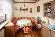 Großzügiges Ein-/Zweifamilienhaus mit ausgebautem Dachgeschoss, zwei Garagen und Garten in Paudorf