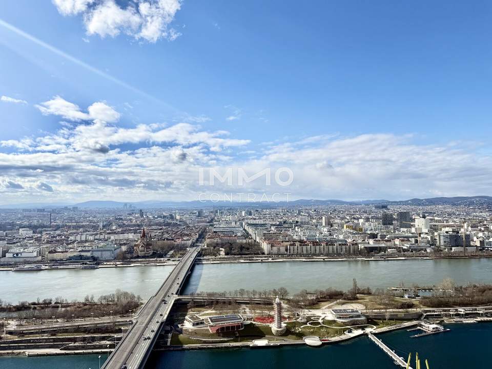 Helles Süd-Apartment im DC2 Tower 42. Etage mit Panoramablick