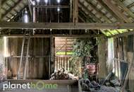 Bauland mit landwirtschaftlichem Gebäude und Altbaumbestand