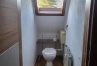 Ruhige, zentral gelegene Wohnung im Dachgeschoss mit Autoabstellplatz