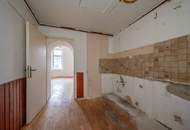 **Hannovermarkt** Renovation Opportunity: 3-Room Period Apartment with Airbnb Potential