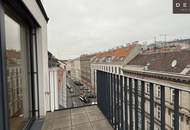 / 2 ZIMMER / U-BAHN NÄHE / BALKON / DACHGESCHOSS / MODERNE AUSSTATTUNG / VERFÜGBAR AB SOFORT