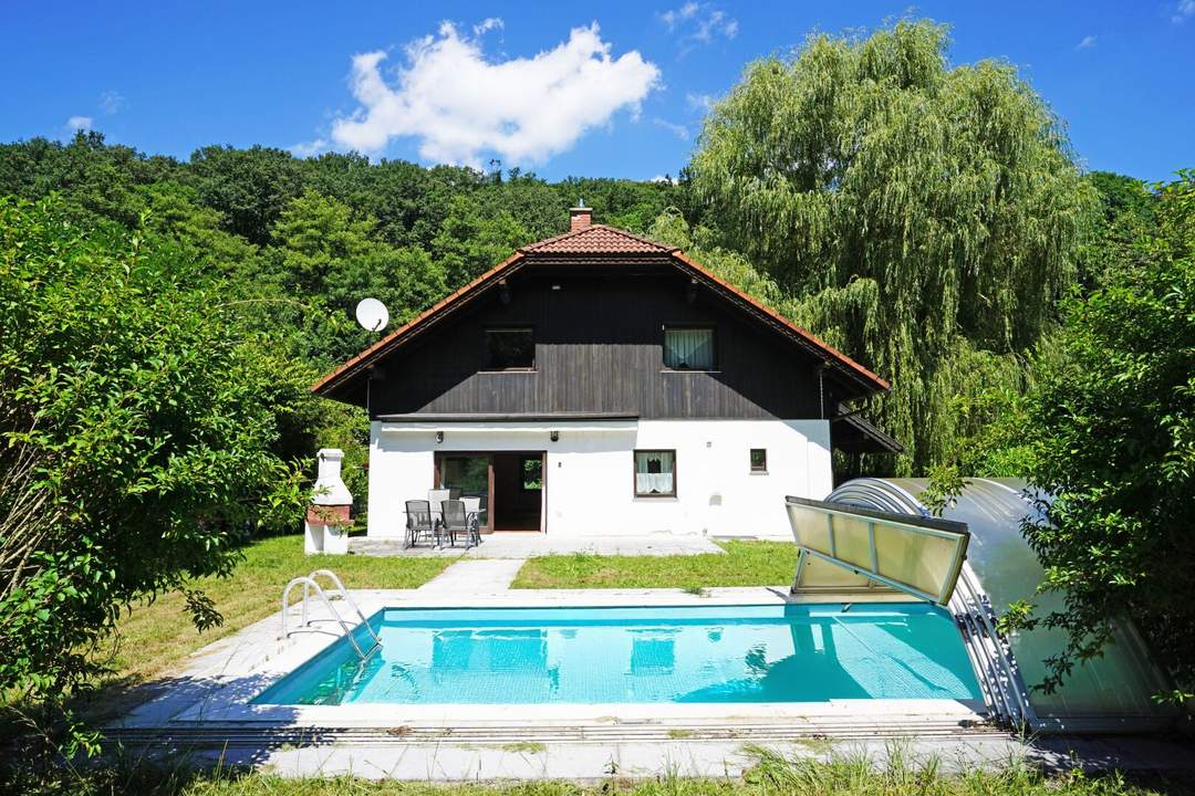 Grünruhelage am Waldrand! Familienidyll mit großem Garten, Schwimmbecken und Sauna