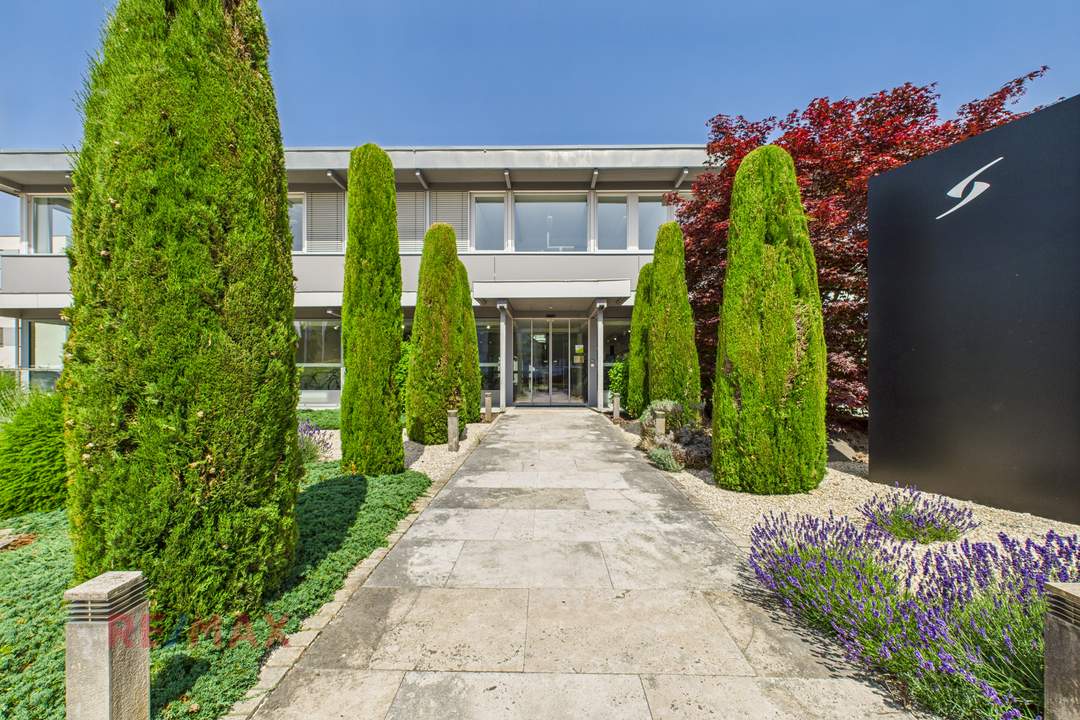 Hereinspaziert! Top moderne Büros mit Produktionshalle in Hard