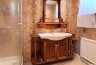 Haus mit Seeblick in grüner Ruhelage