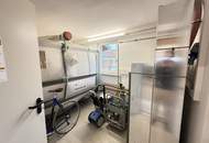 Bungalow mit großzügigem Nebengebäude, Terrasse und nachhaltiger Heiztechnik