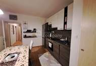 Großzügige Wohnung in bester Lage - Perfekt für Familien! 3 Zimmer, Balkon &amp; top Ausstattung (inkl.Möbel) für nur 199.000 €! Viele freie Parkplätze in Hof!