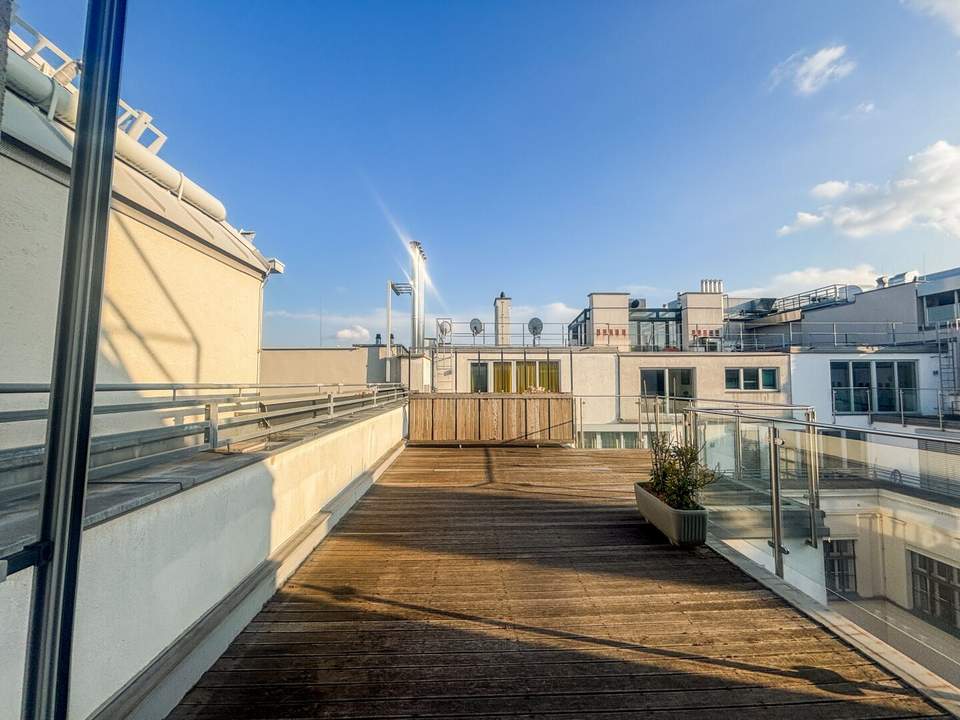 Wunderschöne DG-Wohnung mit großzügigen Terrassen Nähe Rudolfspark