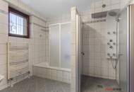 Schöner Privatwohnsitz mit großem Garten, 5 Schlafzimmern, 4 Bädern und Einliegerwohnung