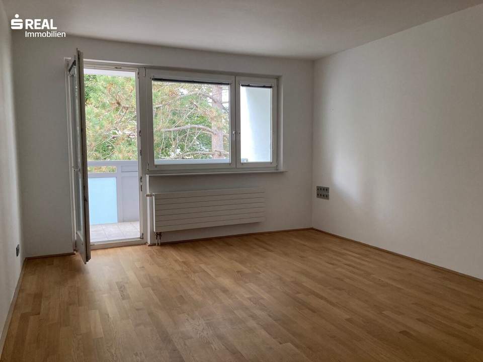 Tolle Familien-Wohnung: 3-Zimmer mit Loggia und Grünblick nahe Wolfrathplatz