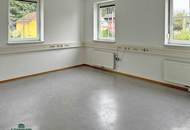 Großzügige Büroeinheit mit Parkmöglichkeiten und Halle mit Rolltor