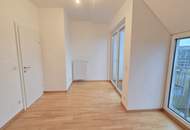 Schöne Dachgeschoß Wohnung, drei Zimmer + Balkon + Terrasse, Neubau