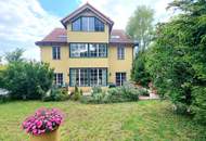 Elegante Villa im Landhausstil mit Riesengarage