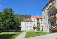 Freundliche Familienwohnung mit Loggia und zwei Stellplätzen