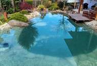 Außergewöhnliches Zweifamilienhaus mit Schwimmteich, Sauna &amp; Wintergarten