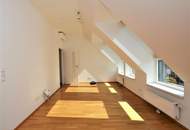 Helle Dachgeschosswohnung mit Charme und viel Freifläche