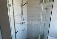 Dachgeschossmaisonette mit einer Traumterrasse und vollmöblierter Küche