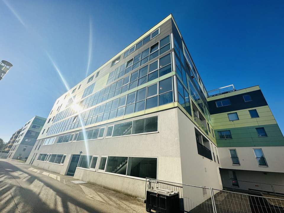 TOPPREIS! Tolle 4 Zimmerwohnung + Loggia INKL. GARAGENSTELLPLATZ & KÜCHE! Absolute Ruhelage!