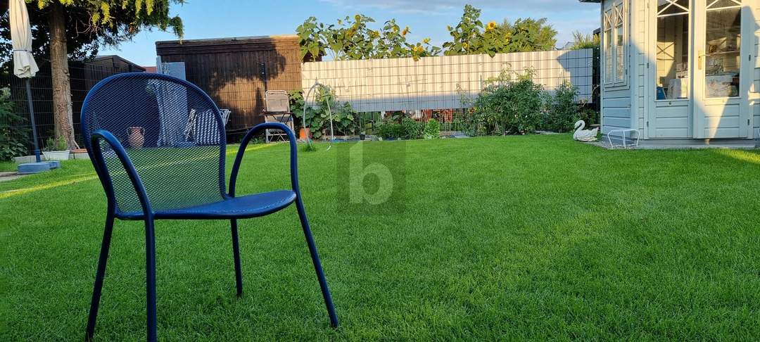 IHR RÜCKZUGSORT IM GRÜNEN: KLEINGARTENHAUS MIT POOL, GRILLPLATZ UND GARTENPARADIES