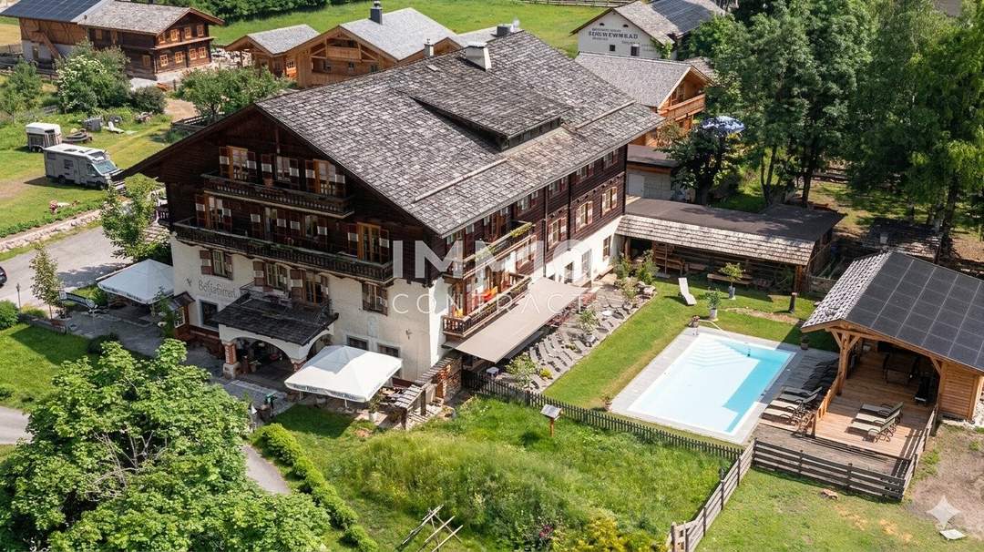 Hotel-Ensemble mit Luxus-Chalets am Tor zum Großglockner
