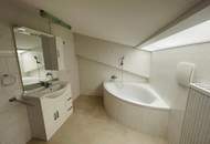 110 m² Dachgeschosswohnung mit Weitblick und Einbauküche; WG geeignet!