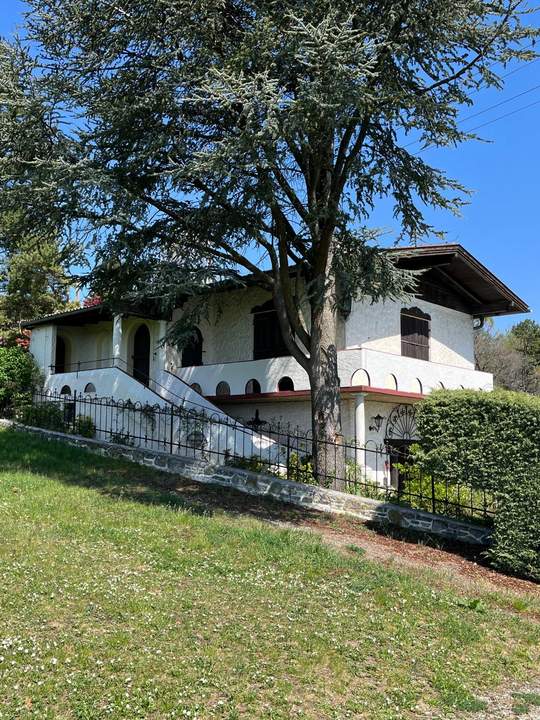 Exklusives Weingartendomizil - geschützte Alleinlage mit unverbauter Fernsicht - viel Platz auf mehreren Ebenen! Großer Wohnraum + ebenerdiger Wohnkeller (Provisionsfrei)