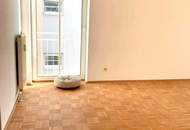 Helle, teilmöblierte Eigentumswohnung mit sonnigem Balkon und Tiefgaragenparkplatz.
