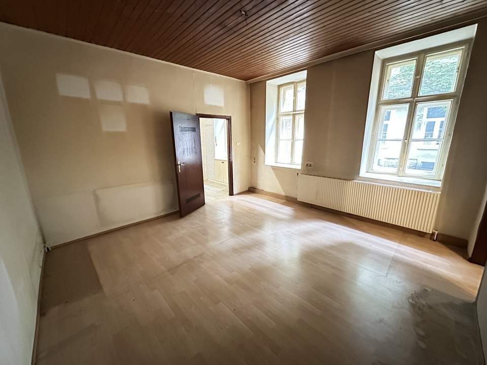 Südseitige 2 Zimmer Wohnung mit Sanierungsbedarf in absoluter Ruhelage mit Hofausrichtung