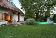 Landhausvilla mit grossem Pool und parkähnlichem Garten in zentraler Villenlage (Provisionsfrei)