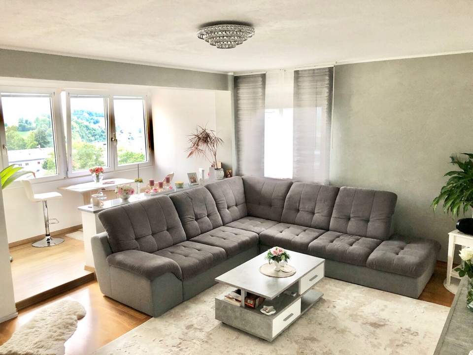 Sonnige 3-Zimmer-Wohnung mit Blick auf das umliegende Gebirge