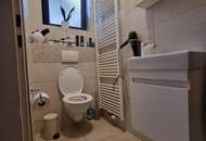 LIEBEVOLLER BUNGALOW MIT GEPFLEGTEM GARTEN IN TRAUMHAFTER RUHELAGE