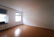 Columbusgasse: 2 Zimmer mit separater Küche für Sportliche (Dritter Stock ohne Lift)