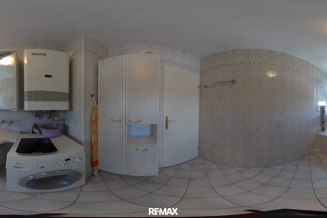 3-Zimmer Wohnung mit Loggia, Tiefgaragenplatz und Kellerabteil! Nähe Stadtzentrum und Bahnhof!