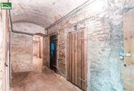 Stilvoll kernsanierte Altbauwohnung beim Servitenviertel mit Design-en-Suite-Badezimmer und Hof-Balkon-Option!