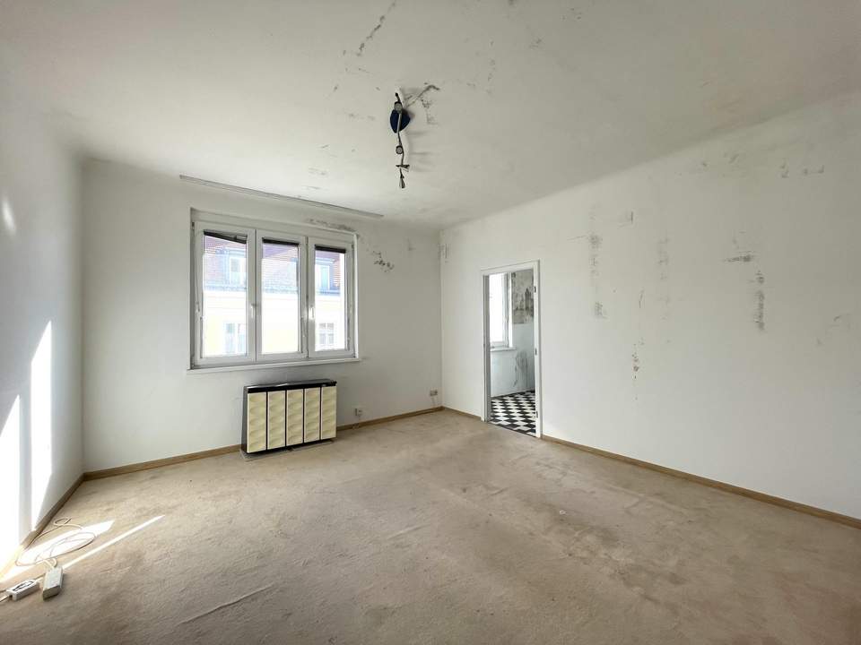 4. OG! Sanierungsbedürftige 2 Zimmer Wohnung in S-Bahn-Nähe
