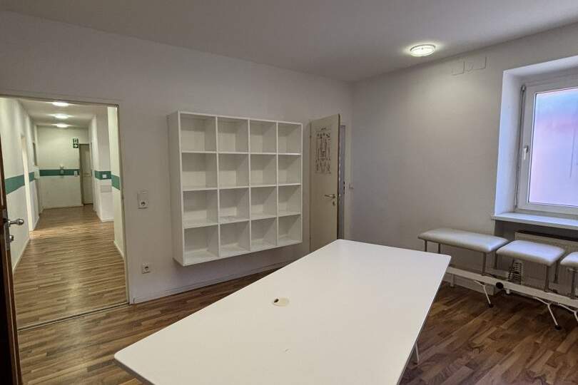 Moderne und eingerichtete Büro-/Ordinations-/Geschäftsfläche am nachgefragten Bindermichl mit bester Infrastruktur, bestehend aus 5 Räumen und 2 WC's!, Gewerbeobjekt-miete, 1.337,49,€, 4020 Linz(Stadt)
