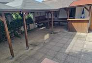 Geräumiges Haus mit großer Wohnung und Gastlokal