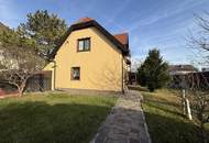 Renovierungsbedürftiges Einfamilienhaus mit idyllischem Garten in Sackgasse