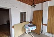 Kleines, sanierungsbedürftiges Miethaus in ruhiger Lage mit vielseitig nutzbarem Nebengebäude