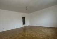 Sanierte Familienwohnung vereint höchsten Wohnkomfort mit einer entspannten Grünlage und herrlichem Ausblick! Freuen Sie sich auf ein durchdachtes, flexibles Raumkonzept – perfekt für modernes Wohnen. Jetzt dank KI-Visualisierung realitätsnah erleben!