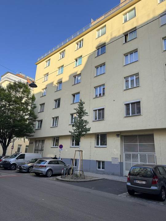 Helle 2-Zimmer-Wohnung mit Kaminanschluss & Lift – Nähe Wiedner Hauptstraße