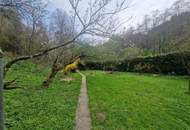 LIEBEVOLLES WOHNJUWEL MIT PARKÄHNLICHEM GARTEN IN TRAUMHAFTER WALDRANDLAGE MIT HERRLICHEM AUSBLICK UNWEIT VOM STAUSEE KRONSEGG