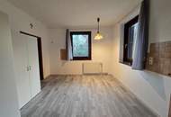 Haus mit zwei Wohneinheiten und Gartenidylle