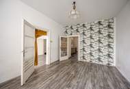 **Hannovermarkt** Renovation Opportunity: 3-Room Period Apartment with Approved Balcony – Airbnb Suitable
