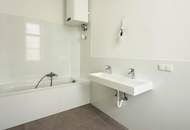 Erstbezug nach Sanierung - Stilaltbauwohnung mit kleinem Balkon