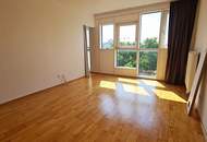 INNSTRASSE, FERNBLICK, unbefristete 97 m2 Dachgeschoß-Maisonette mit Loggia, 2 Zimmer, Komplettküche, Wannenbad, Parketten, gefördert