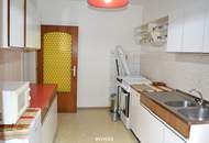 Vorne Garten. Hinten Grün. Innen viel Licht und Wohnqualität.